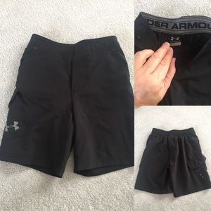 Under Armour boys black shorts sz 4